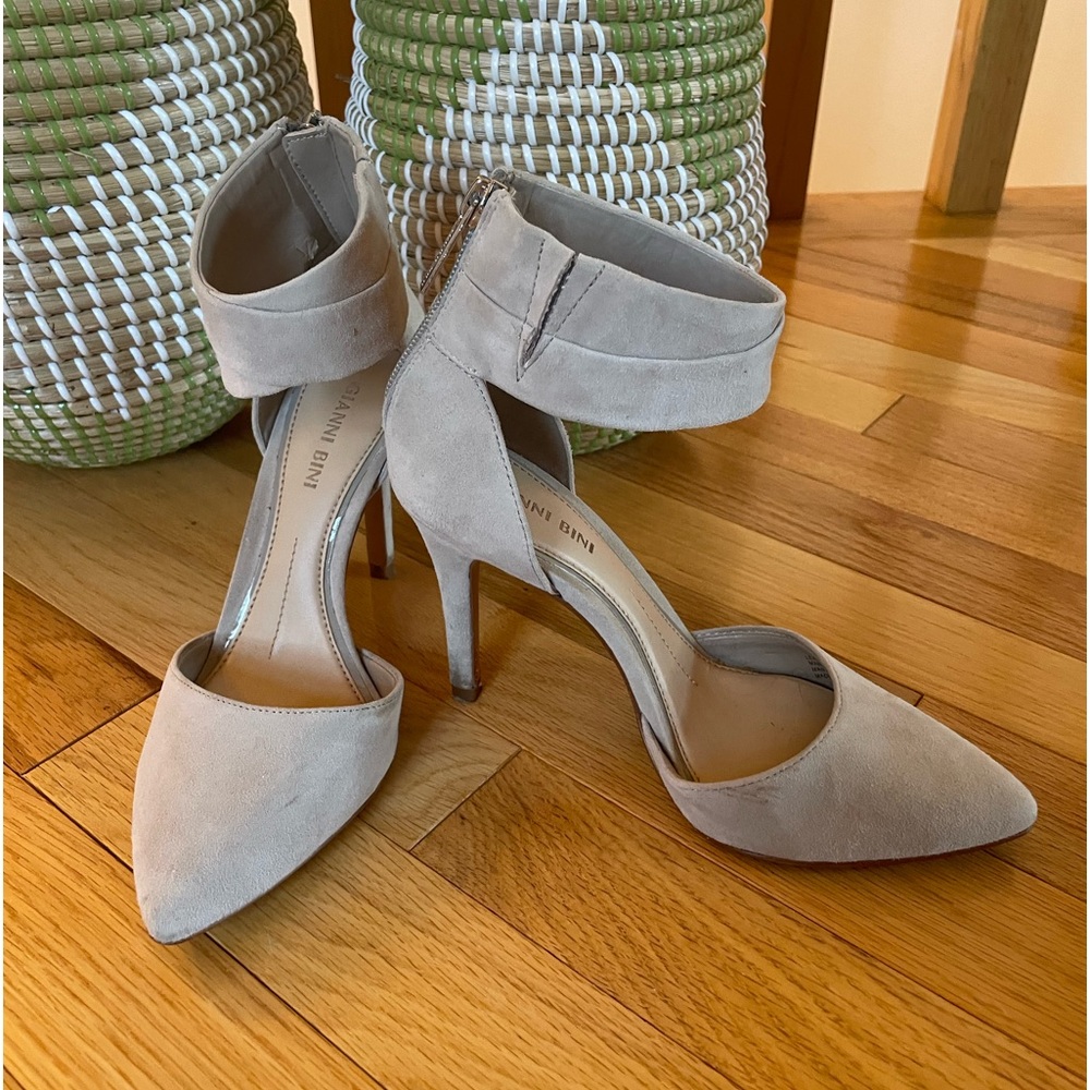 Size 5.5 Gianni Bini Heels